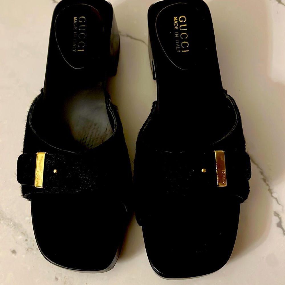 Gucci Black fur vintage black clogs.